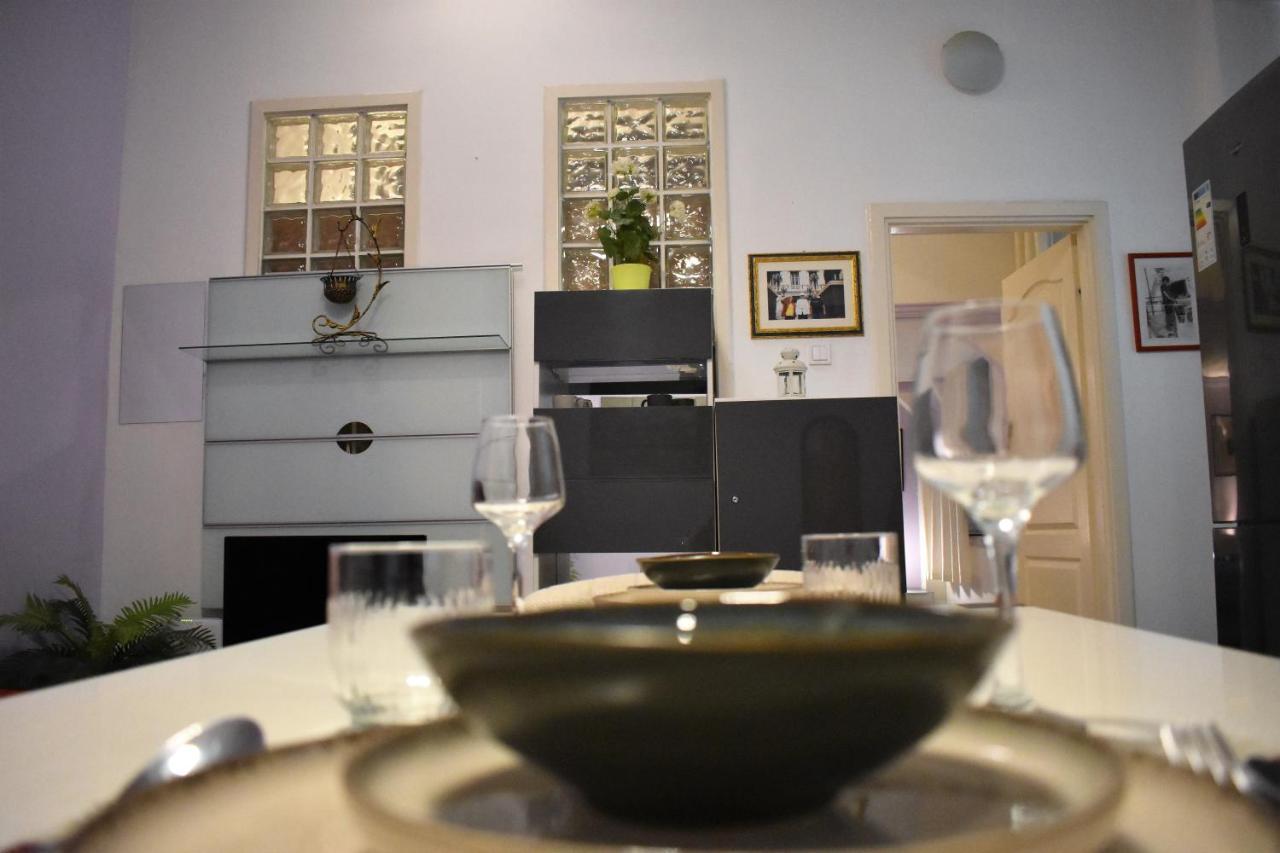 Yes, Yes! Lovely Apartment Good Amenities Budapest Center Luaran gambar
