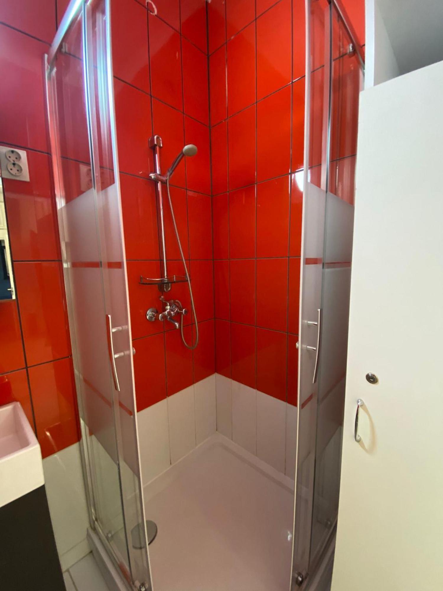 Yes, Yes! Lovely Apartment Good Amenities Budapest Center Luaran gambar
